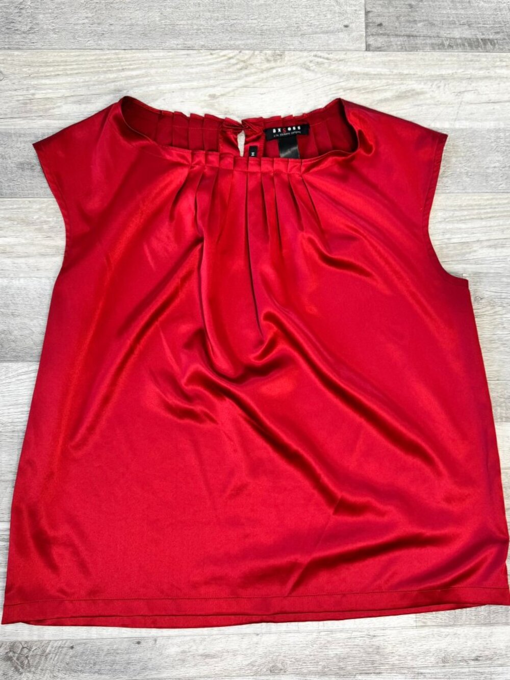 Liz Claiborne Axcess red satin sleeveless pleated blouse size 14 N41